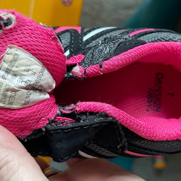 Pink black size 7 toddler Danskin brand, stretch no tie lace w/ Velcro strap - Picture 8 of 9